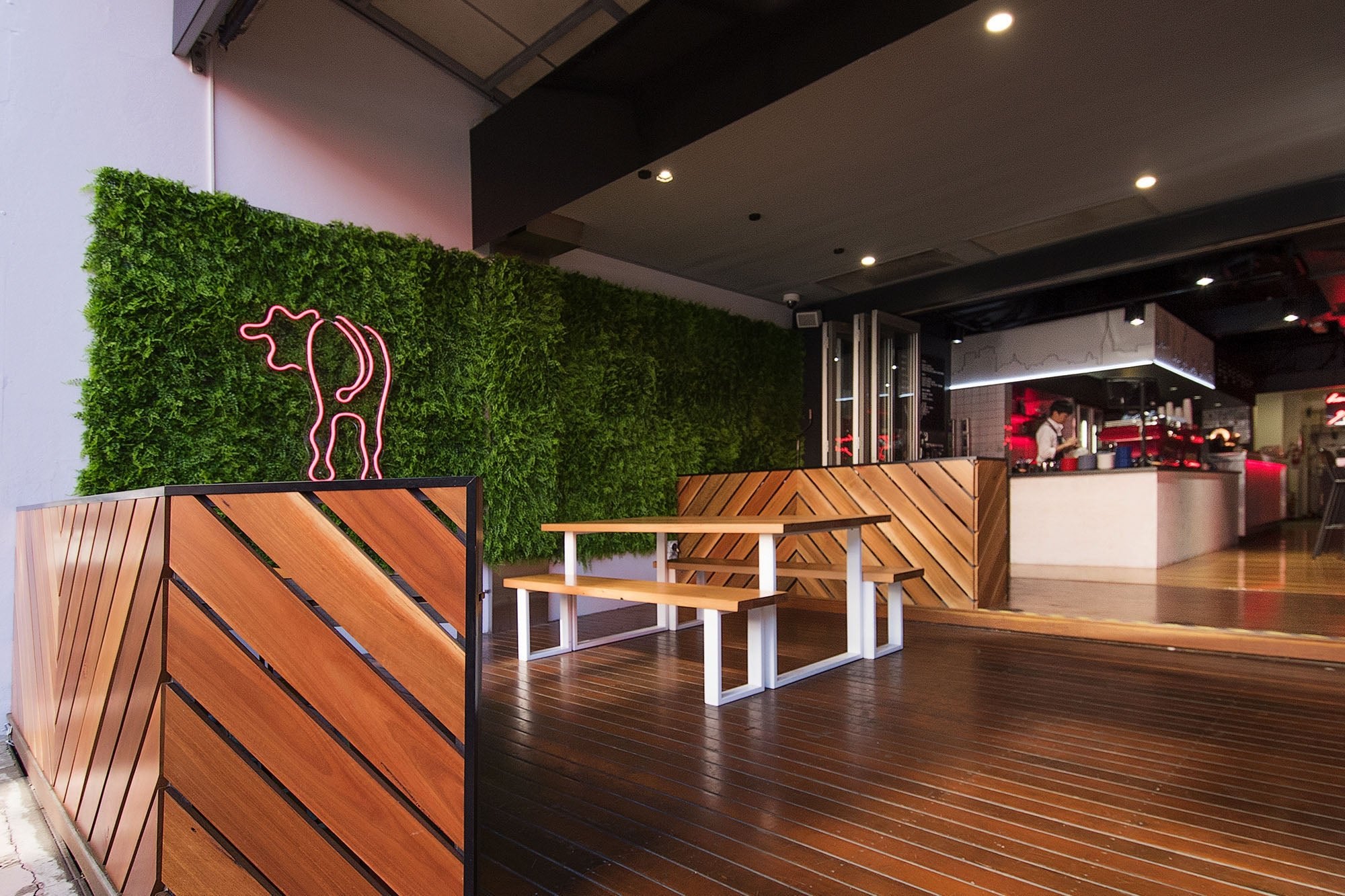 Faux Green Feature Wall Fitout in 51st Street Burger Bar - Evergreen Walls