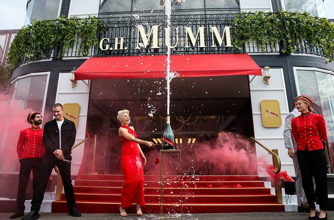 G.H. Mumms Hotel Artificial Greenery In The Birdcage At Flemington - Evergreen Walls