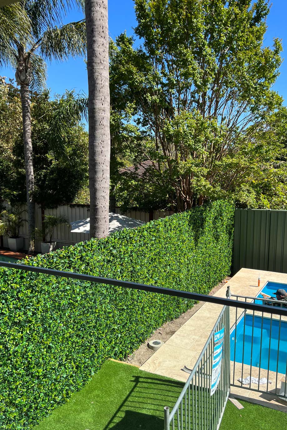 Classic Ivy Artificial Green Wall Sample